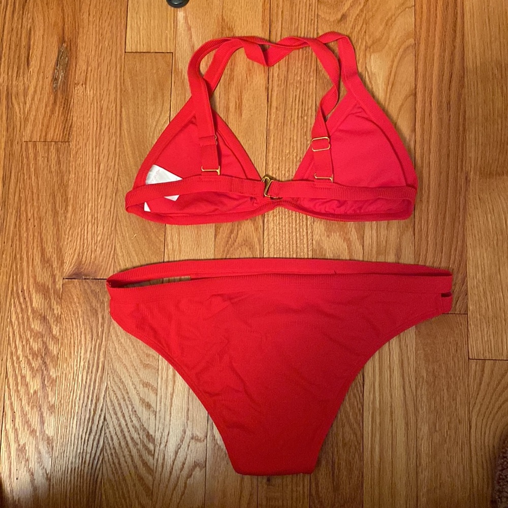 Red bikini - Picture 2 of 5